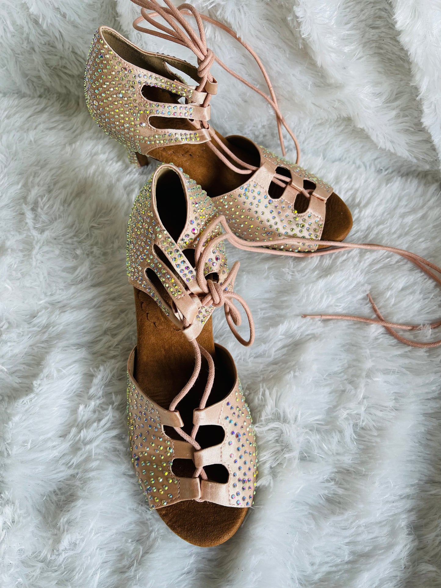 Dancing shoes: Glitter beige Ties