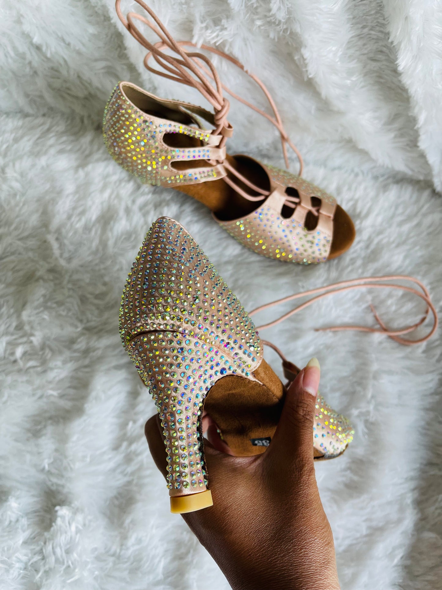 Dancing shoes: Glitter beige Ties